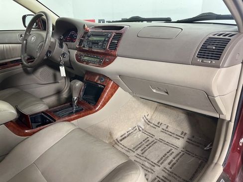 Used 2005 Toyota Camry XLE image 30