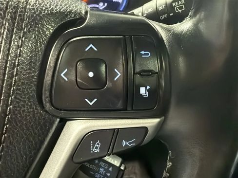 Used 2018 Toyota Highlander Limited Platinum AWD/4WD image 19