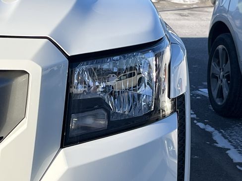 Used 2024 Nissan Frontier SV w/ SV Convenience Package image 3