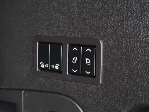 Used 2018 Cadillac Escalade Luxury image 30