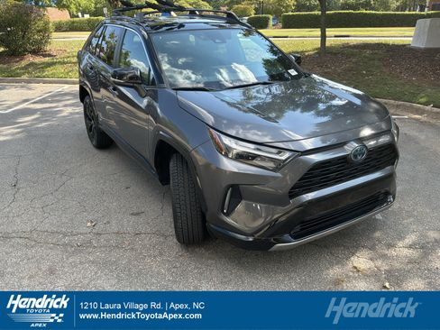 Used 2022 Toyota RAV4 XSE AWD/4WD image 1