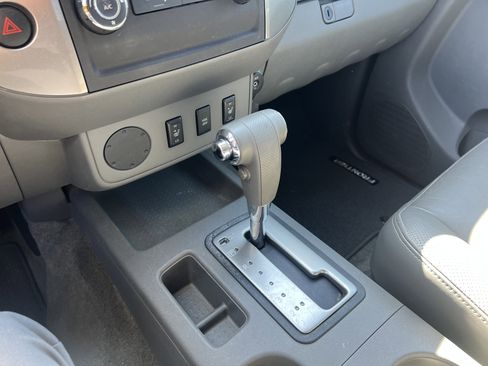 Used 2011 Nissan Frontier SL RWD image 16