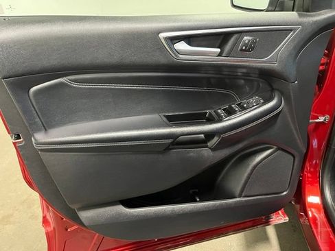 Used 2018 Ford Edge Titanium w/ Equipment Group 302A AWD/4WD image 20
