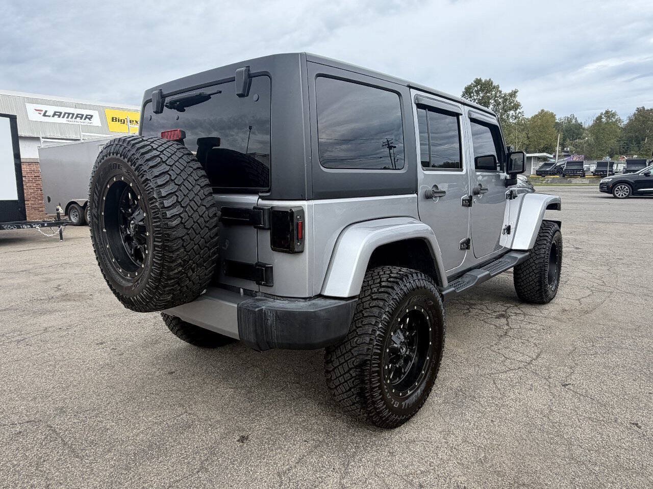 Used 2017 Jeep Wrangler Unlimited Sahara AWD/4WD image 6