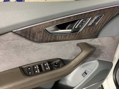 Used 2019 Audi Q8 Prestige w/ Luxury Package image 15