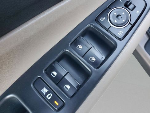 Used 2019 Hyundai Santa Fe SEL image 19