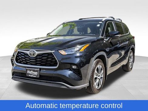 Used 2023 Toyota Highlander XLE AWD/4WD image 13