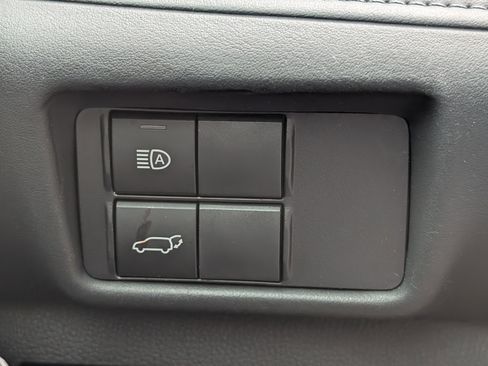 Used 2023 Toyota Highlander LE image 21