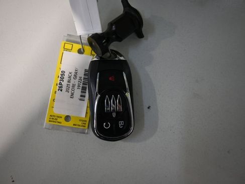 Used 2025 Buick Encore GX Preferred AWD/4WD image 9
