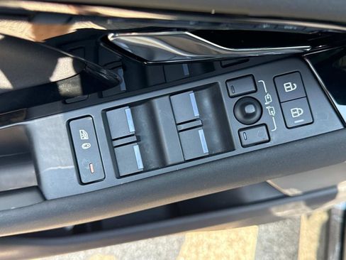 Certified 2025 Land Rover Range Rover Evoque S image 18