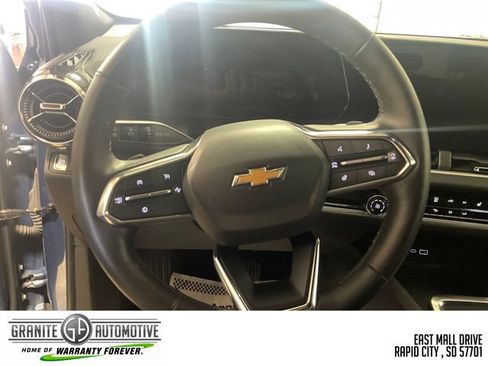 Used 2026 Chevrolet Equinox LT AWD/4WD image 16