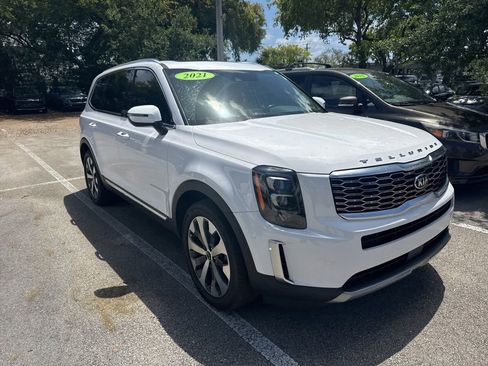 Used 2021 Kia Telluride EX w/ EX Premium Package image 3