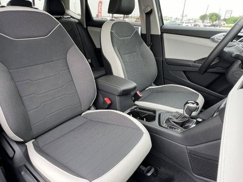 New 2025 Volkswagen Taos SE image 30