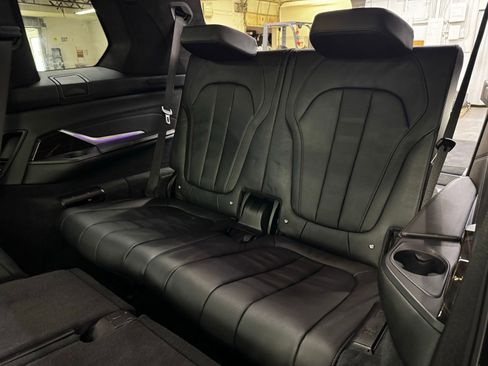 Used 2021 BMW X7 xDrive40i w/ M Sport Package AWD/4WD image 12