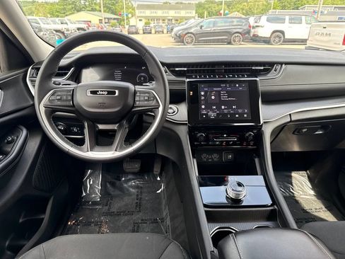Used 2024 Jeep Grand Cherokee L Laredo AWD/4WD image 19