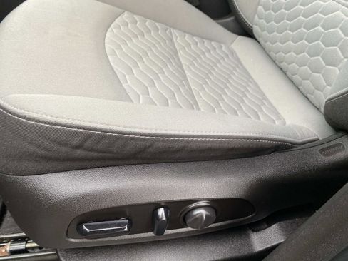 Used 2019 Chevrolet Equinox LS w/ LS Convenience Package image 24