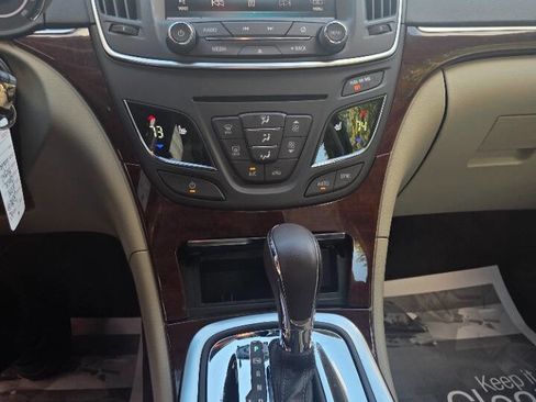 Used 2014 Buick Regal image 12