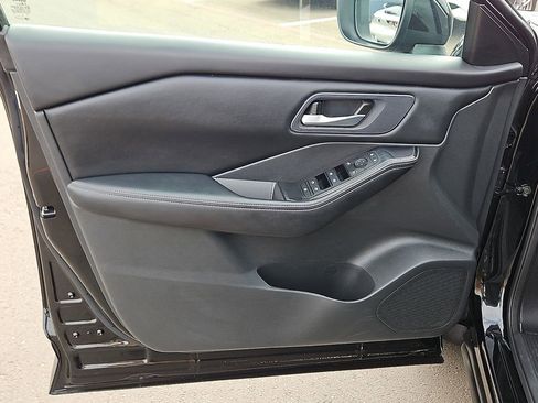 Used 2025 Nissan Rogue SV FWD image 15