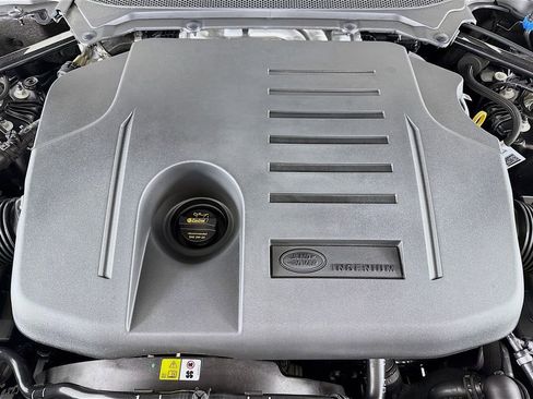 Used 2025 Land Rover Discovery Dynamic SE AWD/4WD image 24