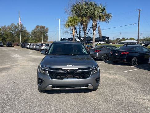 Used 2024 Kia Seltos EX FWD image 2