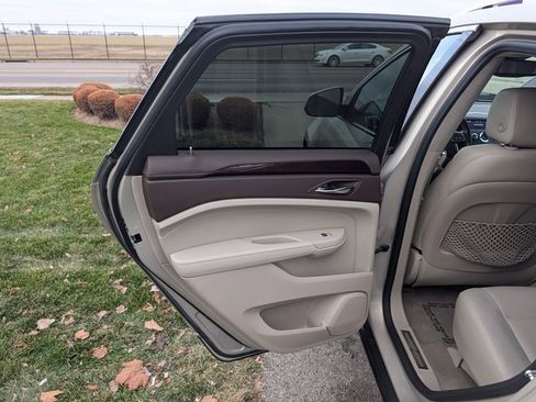 Used 2011 Cadillac SRX Luxury image 11