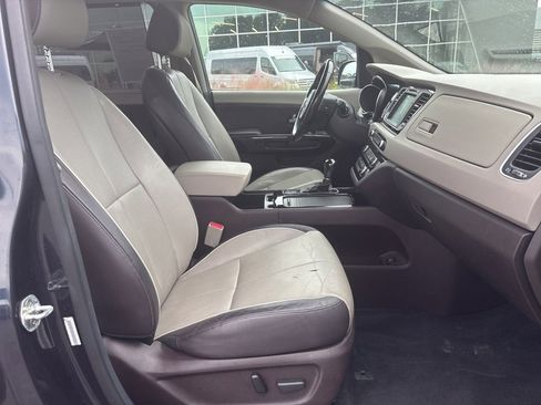 Used 2015 Kia Sedona SX Limited image 29