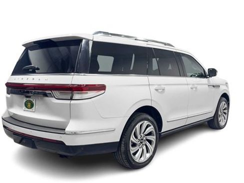 Used 2024 Lincoln Navigator Premiere image 2