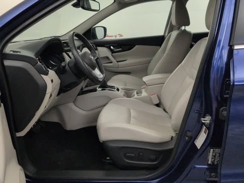 Used 2022 Nissan Rogue Sport SL w/ Premium Package FWD image 4