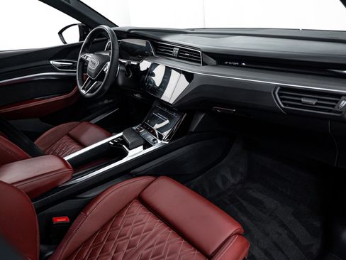 Certified 2023 Audi e-tron S Prestige image 9