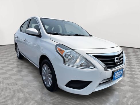 Used 2017 Nissan Versa SV FWD image 3