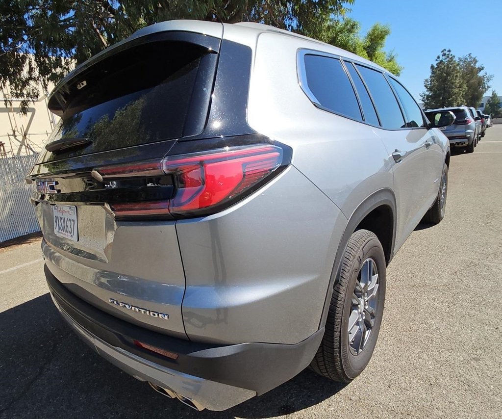 Used 2026 GMC Acadia Elevation FWD image 3