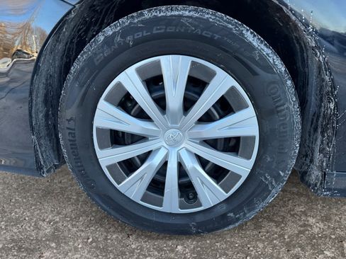 Used 2020 Toyota Camry LE image 15