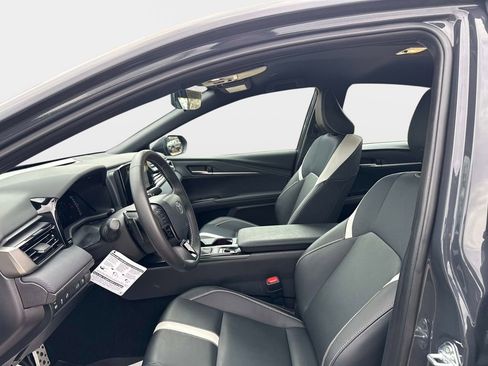 Used 2025 Toyota Camry SE image 19