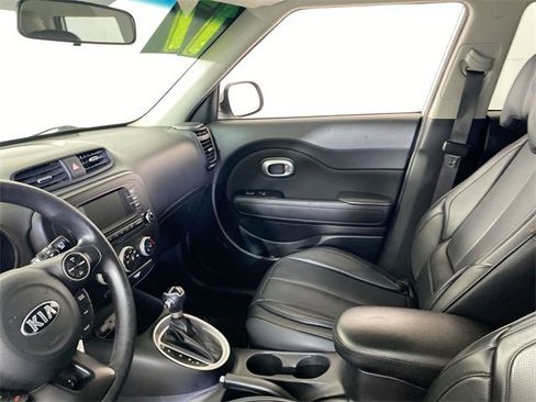 Used 2017 Kia Soul image 11