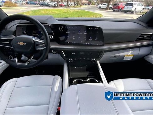 New 2025 Chevrolet Suburban Premier image 6