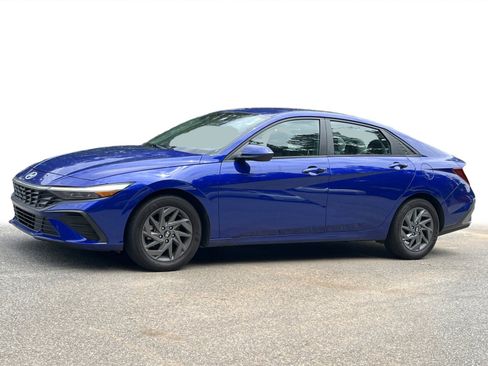 Used 2024 Hyundai Elantra SEL FWD image 18