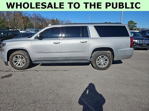 Used 2020 Chevrolet Suburban LT image 4