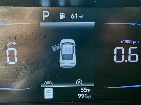 Certified 2024 Hyundai Elantra SE image 12