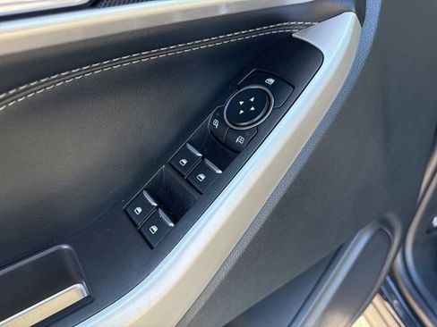 Used 2022 Ford Explorer XLT w/ Equipment Group 202A image 11