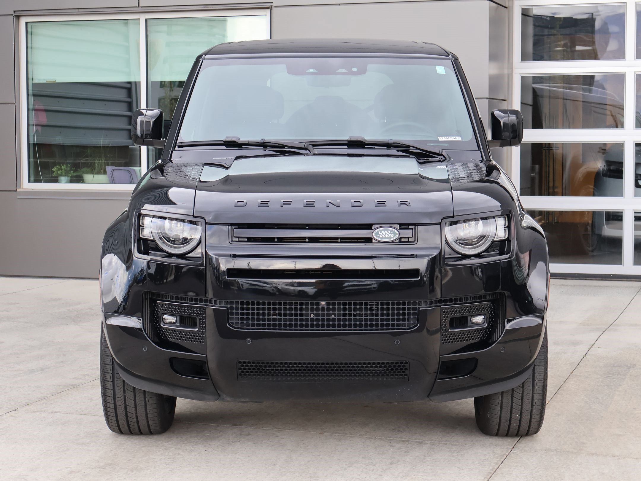 Used 2025 Land Rover Defender 110 V8 AWD/4WD image 2