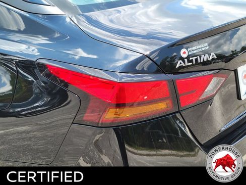 Used 2024 Nissan Altima 2.5 SV FWD image 12