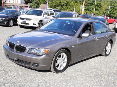 Used 2008 BMW 750i w/ Sport Pkg image 2