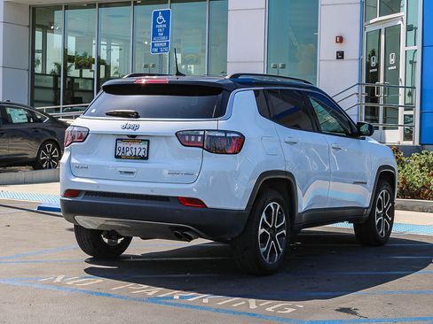 Used 2022 Jeep Compass Limited AWD/4WD image 7