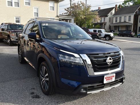 Used 2022 Nissan Pathfinder Platinum w/ Cargo Package image 9