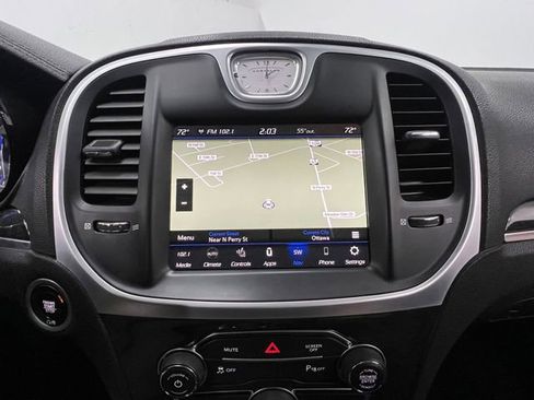 Used 2023 Chrysler 300 Touring L w/ Comfort Group image 4