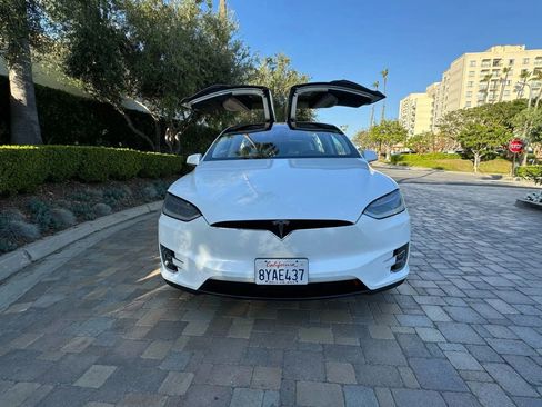 Used 2017 Tesla Model X 75D image 9