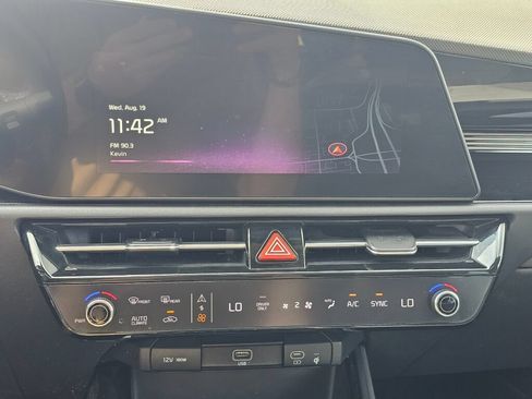 Used 2023 Kia Niro EX Touring FWD image 14