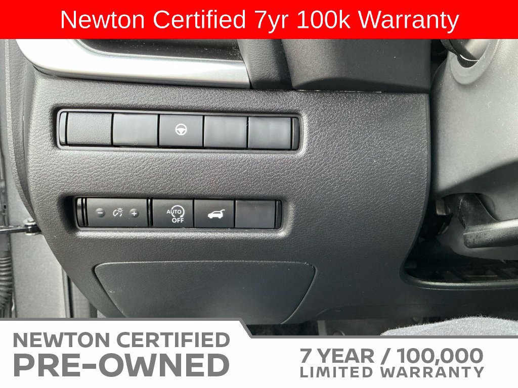 Used 2025 Nissan Rogue SV AWD/4WD image 31