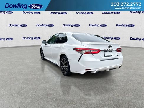 Used 2019 Toyota Camry SE FWD image 6