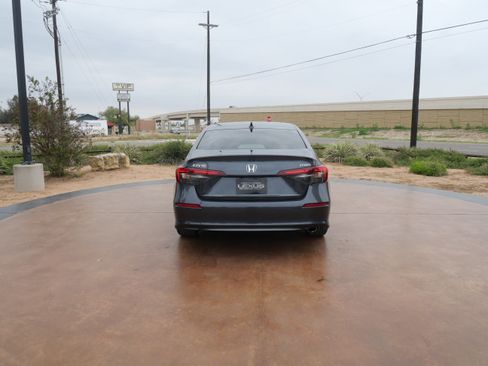 Used 2025 Honda Civic Sport image 3